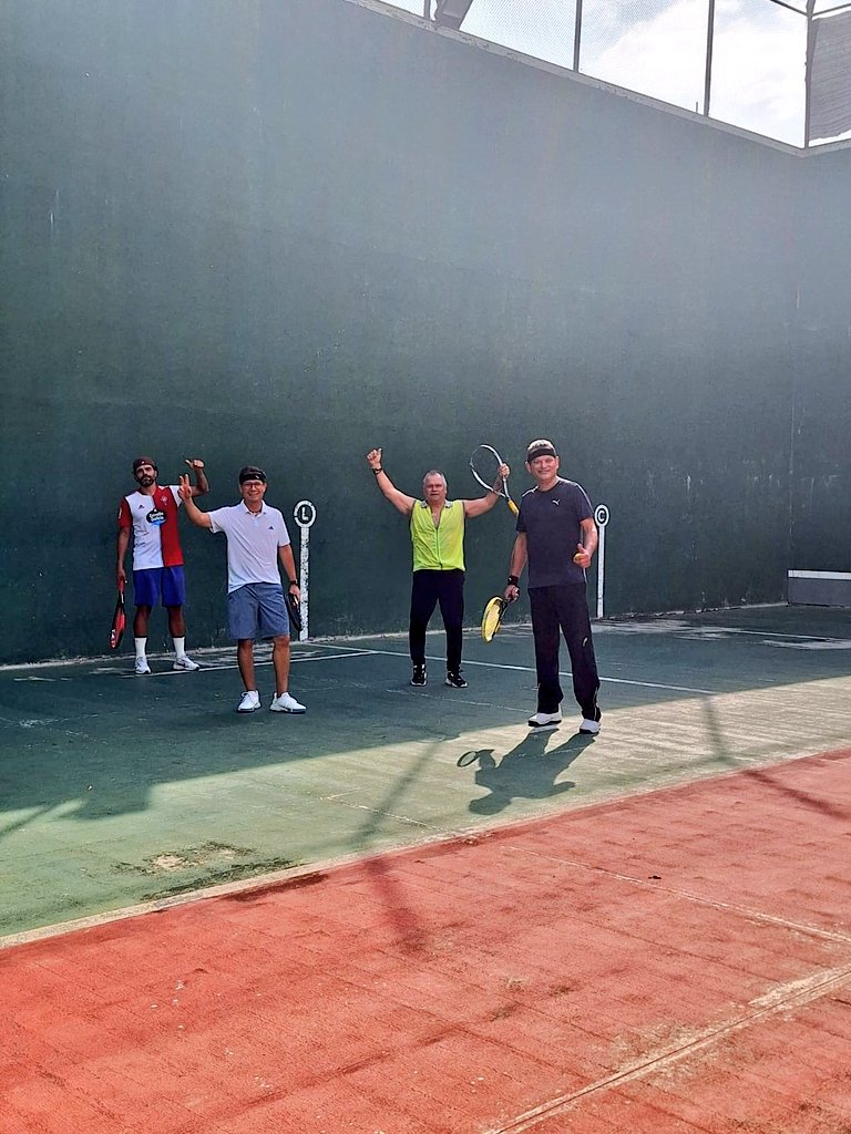 Toco 🎾 y esperando buenas noticias siempre agradeciendo a Dios 🙌