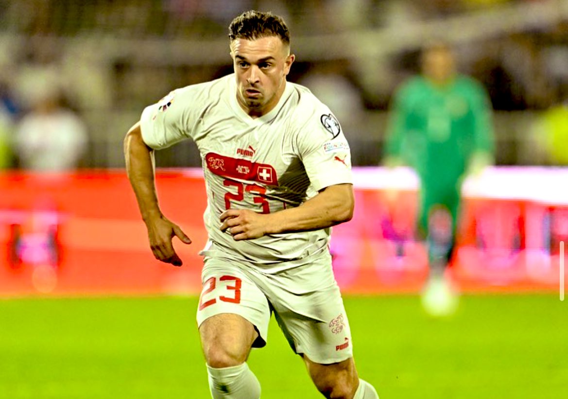🇨🇭 Ne zaman alakasız bir yerde gol atıp ve kendinden bahsettirecek diyordum. Yine boş geçmedi.. :)
