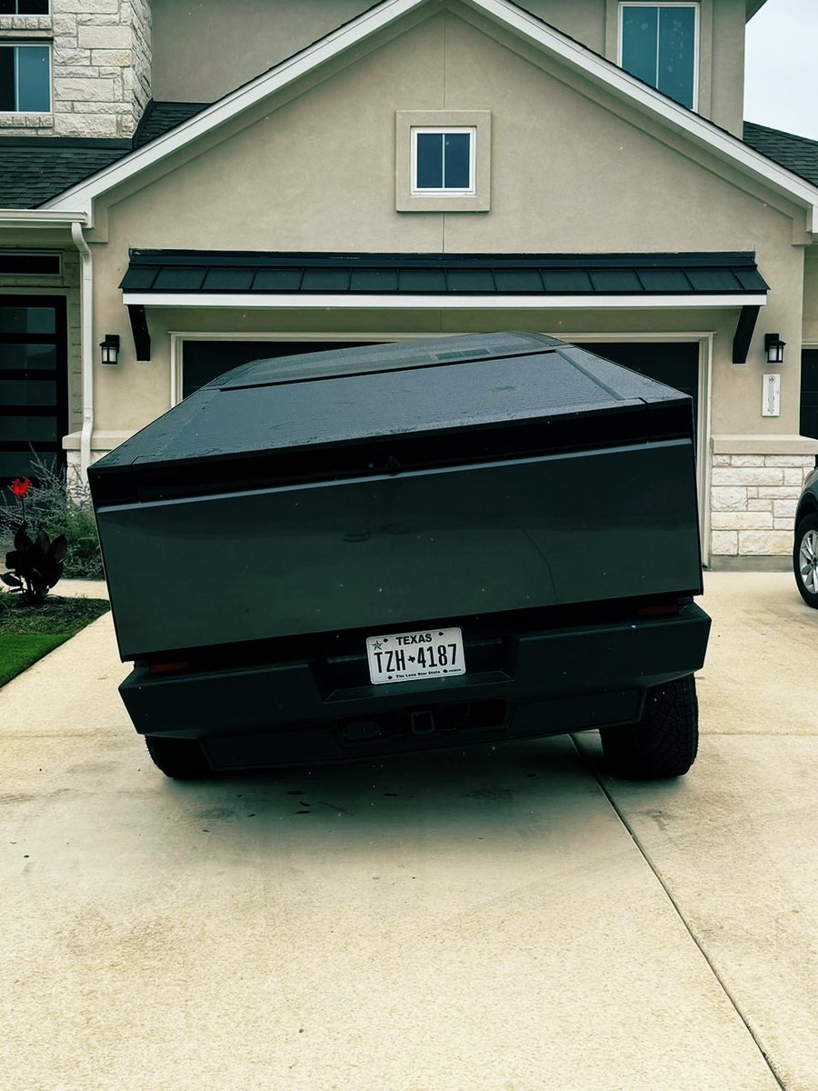 CybertruckATX's tweet image. For those curious minds, yes it works this way too #deflate 📐 ➡️⬅️