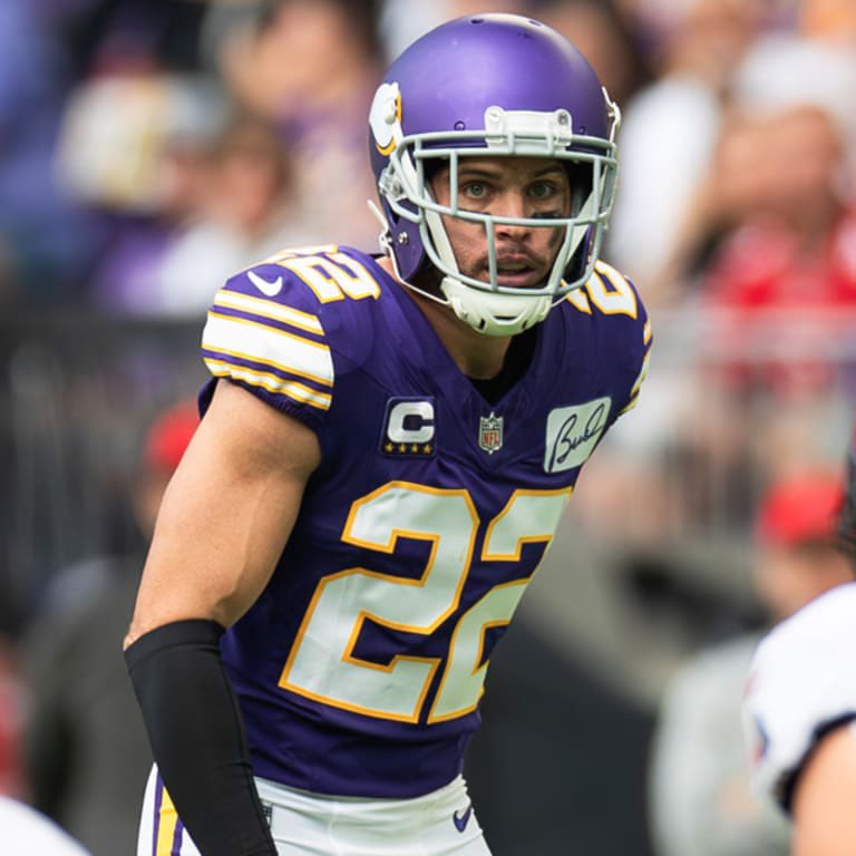 HALL OF FAMER: #Vikings DB Harrison Smith is one of the greatest safeties of all time &amp; a surefire Hall of Famer 

• 6x Pro Bowler 
• 2x All Pro
• All-Rookie Team (2012) 
• 1,039 total tackles
• 34 interceptions
• 86 passes deflected
• 12 forced fumbles
• 19.5 sacks 
•