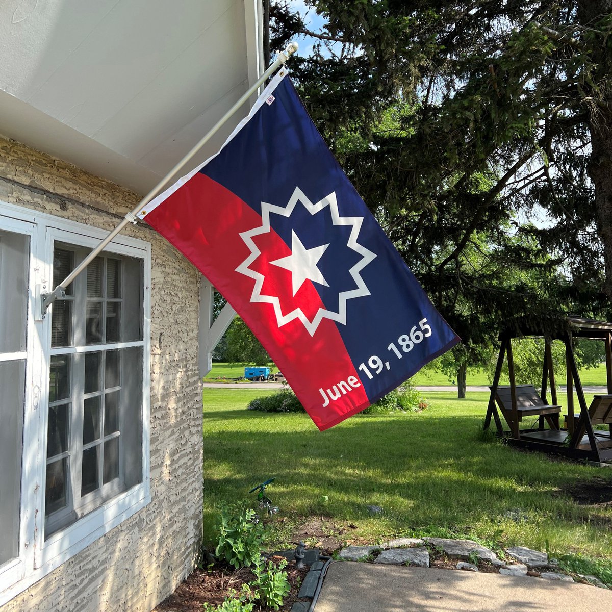 The Juneteenth flag symbolizes the liberation of African American slaves and the promise of a brighter future. Let’s reflect on our history, recognize the journey towards equality, and continue to strive for justice for all.
#FreedomDay #Juneteenth2024
