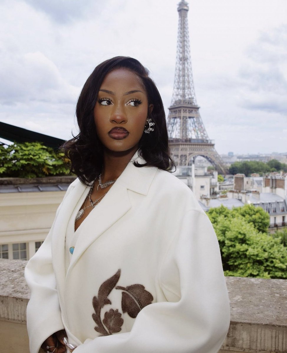 Olamide0fficial's tweet image. Tems is a perfect definition of simplicity and class 😍