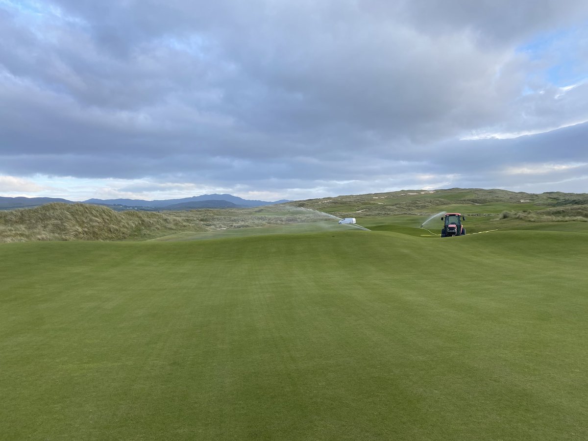 chrisbreen201's tweet photo. With solstice event tomorrow- playing all three courses and 5.30am first tee time! Great to have few of the staff in cutting greens and watering tonight! Great effort https://t.co/TyPihrSomW