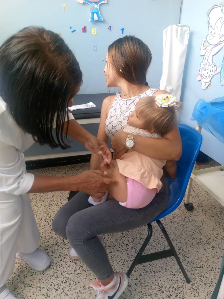 PopularJulioI's tweet photo. Para cumplir el esquema de vacunación en los infantes, es importante seguir las recomendaciones emanadas por las autoridades sanitarias.
#ElTipoEsNico
#JuntosporcadaLatido.♥️
@MagaGutierrezV @NicolasMaduro @Somosivss https://t.co/4VGreGTozM