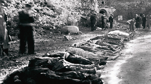 twi_wonderful's tweet photo. I'm 🇪🇪 and I fucking hated russians before it was cool. F*ck you russia
----------------
People killed by Soviet authorities in Kuressaare, Estonia, 1941. https://t.co/mEiHN3nuZk