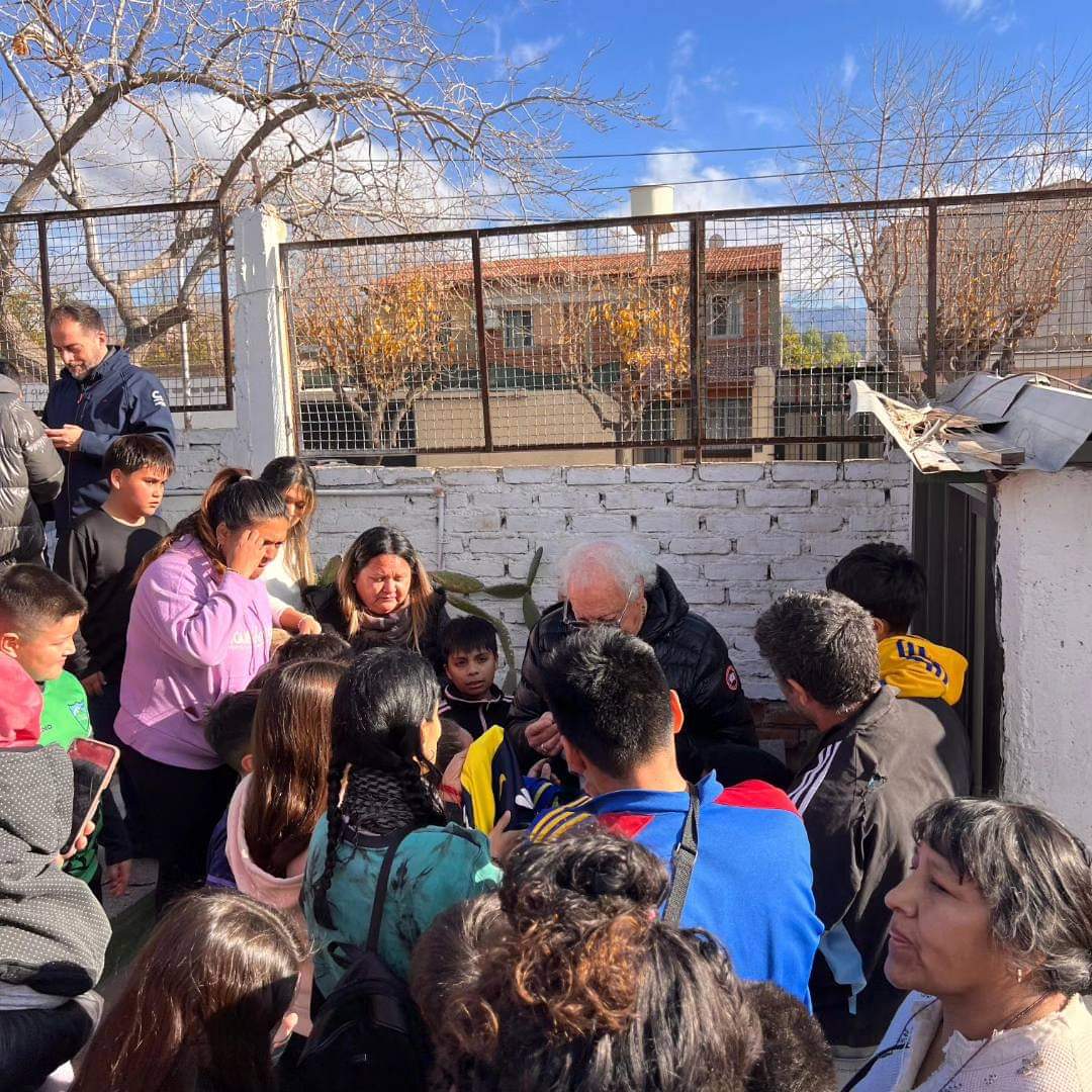Adry_Cano's tweet photo. ⚽ Esta mañana recibimos en Las Heras a la @fundacionbocajuniors  quienes recorren distintas instituciones del país, para generar acciones de promoción del deporte, salud y hábitos solidarios. 

En esta oportunidad, visitaron nuestro querido Club La Cumbre de Las Heras. 

💙 https://t.co/ISgQSVEg7u