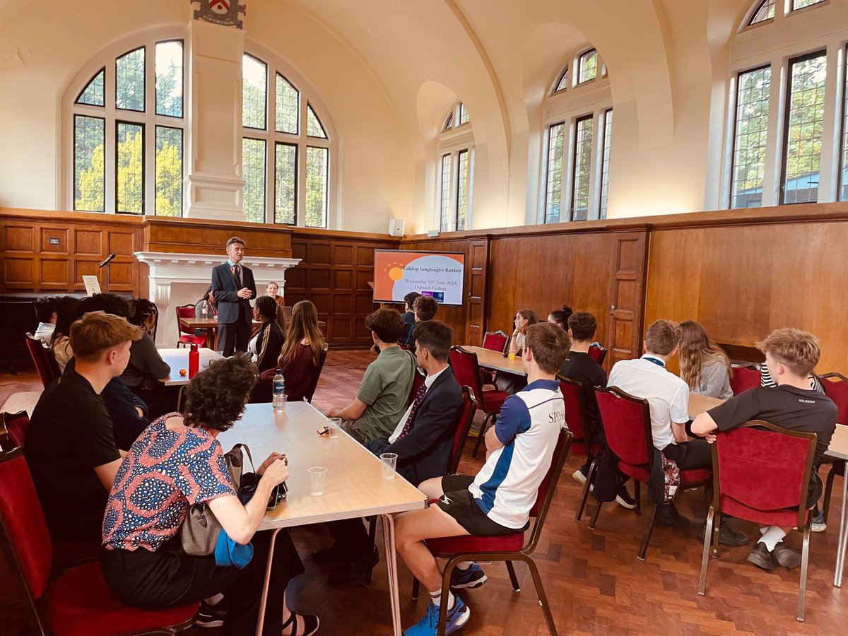 Alleyns_MFL's tweet photo. Thank you @DulwichCollege for hosting the VOx event this afternoon for A-level students considering studying a language post Year 13. Such a rich, practical and inspiring opportunity for our next generation of linguists #AlleynsMFL @_JaneLunnon @AlleynsSchool https://t.co/8Dk8qohr66