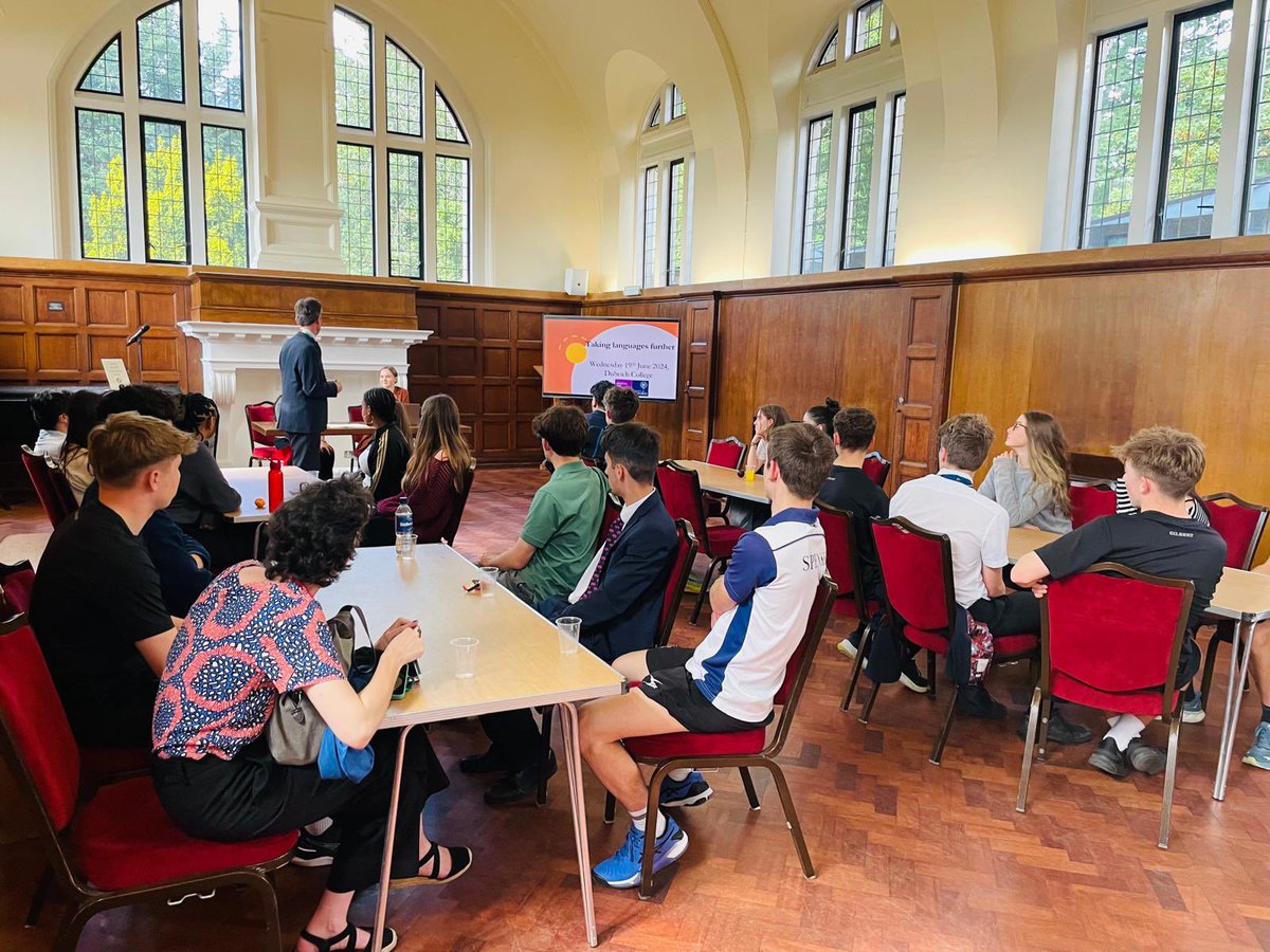 Alleyns_MFL's tweet photo. Thank you @DulwichCollege for hosting the VOx event this afternoon for A-level students considering studying a language post Year 13. Such a rich, practical and inspiring opportunity for our next generation of linguists #AlleynsMFL @_JaneLunnon @AlleynsSchool https://t.co/8Dk8qohr66