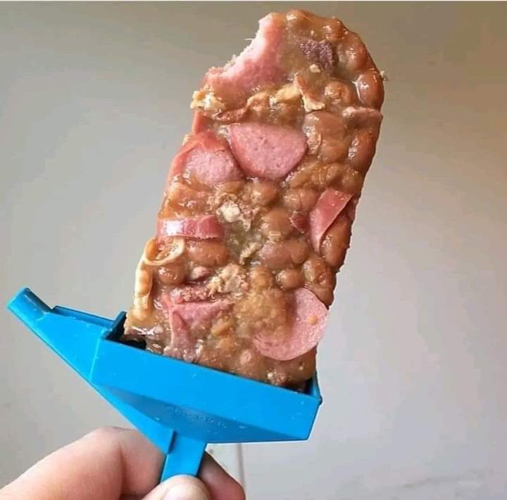 WhtzAnnEDoinNow's tweet image. Have you tried this summer treat? 
Wiener and bean popsicles! #sogood #summerhack #yum