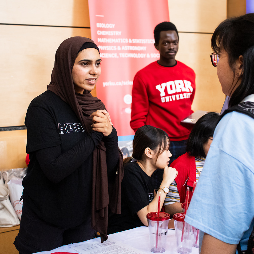 VOLUNTEER WITH US 🦁🌍 We're looking for enthusiastic volunteers to join us in welcoming a new cohort of students at our International Student Orientation. Get involved and help spread the #YUSpirit

SIGN UP: 🔗yorkinternational.apps01.yorku.ca/machform/view.…