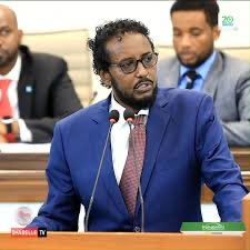 FaqiAlis's tweet photo. Reliable sources have confirmed that Hon. Hassan Abdinur and Hon. Koshin were harassed by Kenyan security officers. This incident is believed to be directly connected to their opposition to the Prime Minister of Somalia.

The two politicians have been vocal in their criticism of the government's lack of performance and the alleged mismanagement of government resources.

According to eyewitness accounts, Hon. Hassan Abdinur and Hon. Koshin were stopped by a group of security officers while in Nairobi, Kenya. The officers reportedly subjected them to intense questioning and intimidation tactics, with the aim of discouraging their political activities and silencing their voices. Although they are released now, however, this behavior should be condemned.