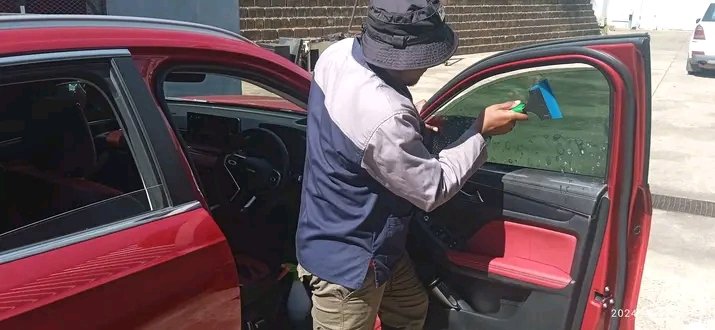 FoxTinting's tweet photo. It must be clear from the inside, that's how you tell it's done right. Give us a call so we remove that tint that makes it difficult to drive at night uze usike khona utobona tibuko.
🐺🐺🇸🇿🇸🇿 https://t.co/HSvCVwwNz4