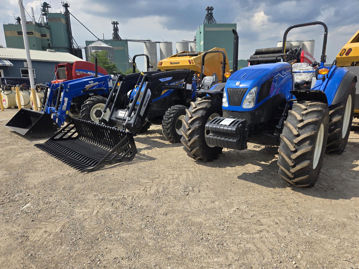 ESMFarmEquipmen's tweet photo. Open station tractor options to fit your needs, see your local New Holland dealer #newholland #openstation #tractor https://t.co/WHb0Sp2apC