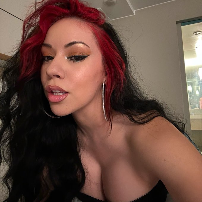 🤘🏼💫🌹 https://t.co/hvCjSe0EDY