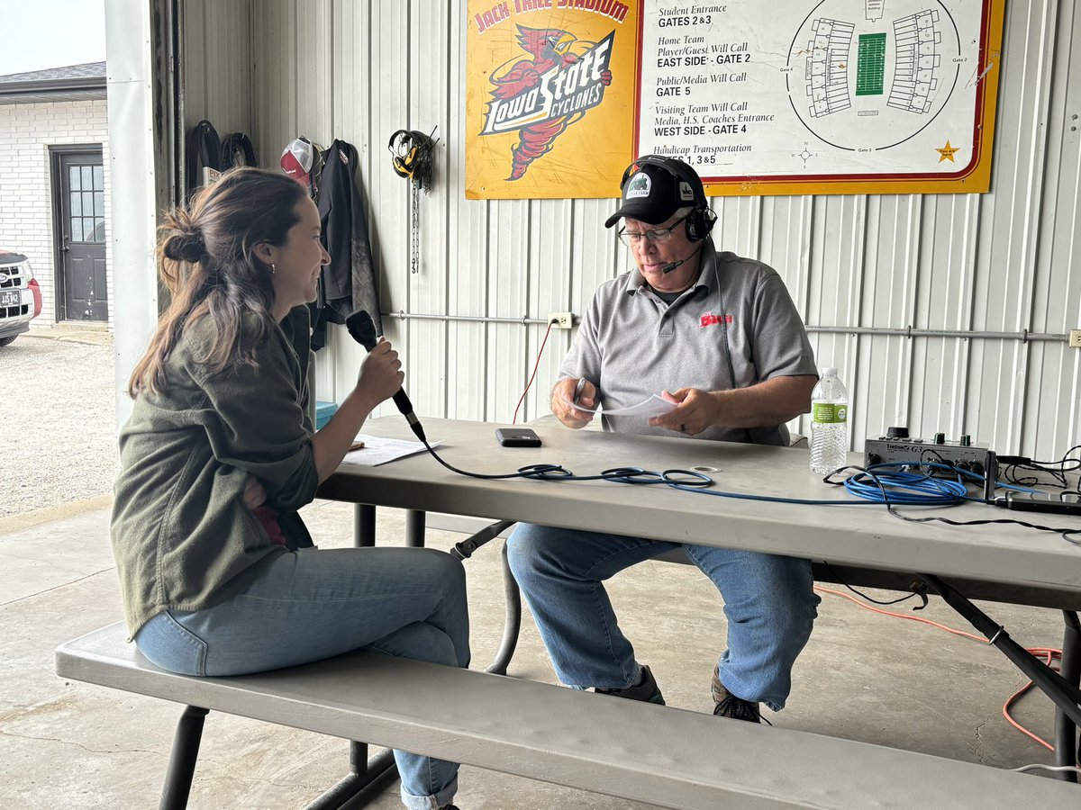 BigShowFarm's tweet photo. Some snapshots from today’s #CleanWaterWednesday broadcast #sponsored by @IAwateralliance and @practicalfarmer! Hear all of the insight on soil health and how to get started on your farm NOW on our #podcast! @WHORadio @QuinnWHO @GeigerReports https://t.co/dhOOZsNbDT