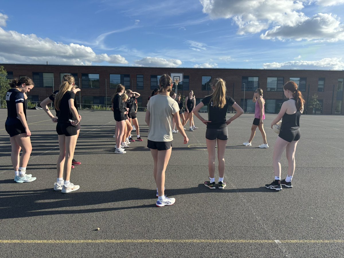 Herts Dynamos (@dynamosherts) on Twitter photo A great attack-focussed session tonight for our girls with the wonderful <a href="/georgialeesxo/">Georgia Darlow</a> #forevermavericks 💚❤️ A great attack-focussed session tonight for our girls with the wonderful <a href="/georgialeesxo/">Georgia Darlow</a> #forevermavericks 💚❤️