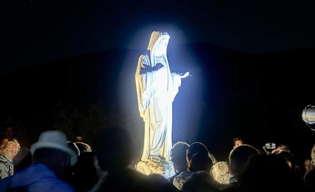 MedjugorjeTO's tweet photo. https://t.co/nyIQv55f2T

link alla #diretta #web in corso da #Medjugorje anche #OGGI #19giugno 2024, QUARTO giorno di #PREGHIERA chiesto dalla #ReginadellaPace dal #16giugno 2024 per implorare da #Dio il Dono della #PACE nel mondo, gravemente minacciata.
#Madonna #NOwar #Peace https://t.co/RUSYYYCy69