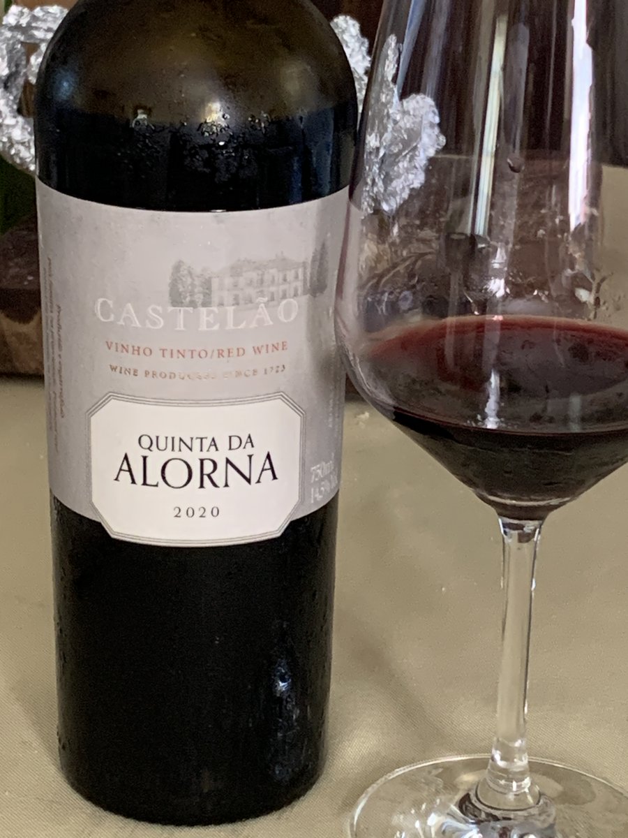 winenewsmaster's tweet photo. It's #WineOClock on a rather hot (but we've had worse in #RhodeIslan) #Juneteenth. I am floored by this @QuintadaAlorna '20 Castelão. As good as it tasted at the @brands_portugal wine tasting. Sweet not sugary. Acid. Cream mouthfeel. Stewy, chocolatey fruit. And just opening up! https://t.co/kYlVLX3AXo