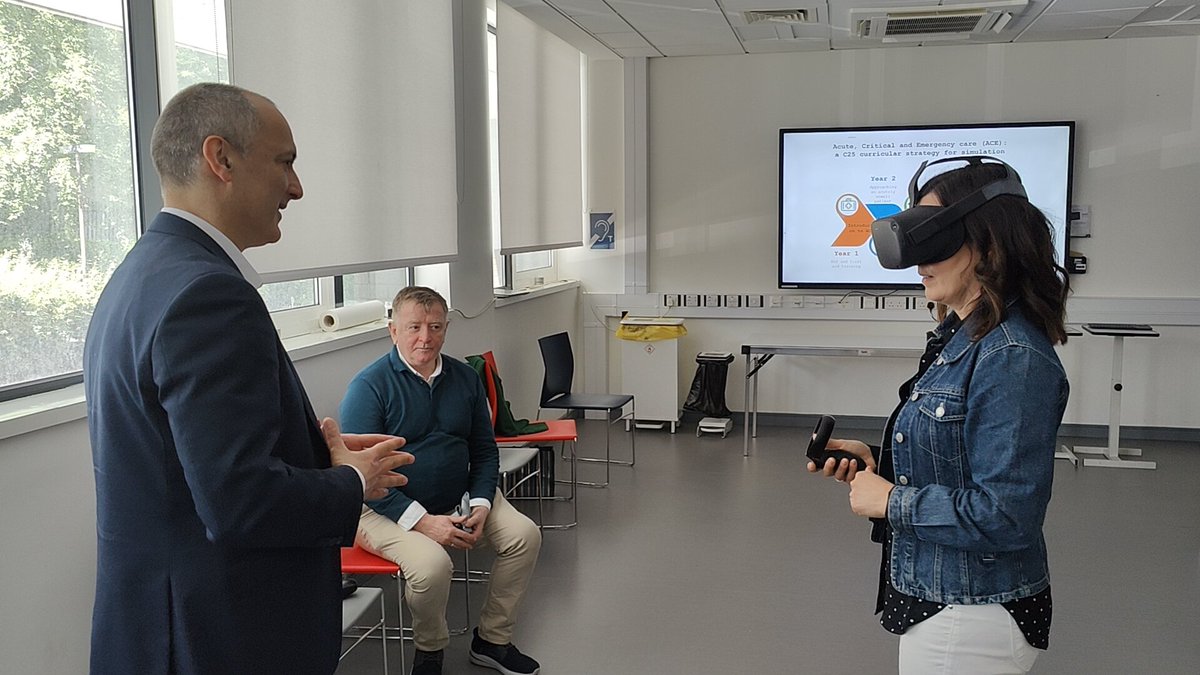banaltra_glas's tweet photo. What a wonderful day @QUBelfast welcoming @lauradempsey123 &amp; Dr. Laurence Leonard @NursingTUS to CSEC @QUBMedEd NMCEC @QUBSONM HUB @InterSim #ThankYou to all who made this happen. ❤️ #AllthingsSim #IPE #VR https://t.co/gydIR87CfK