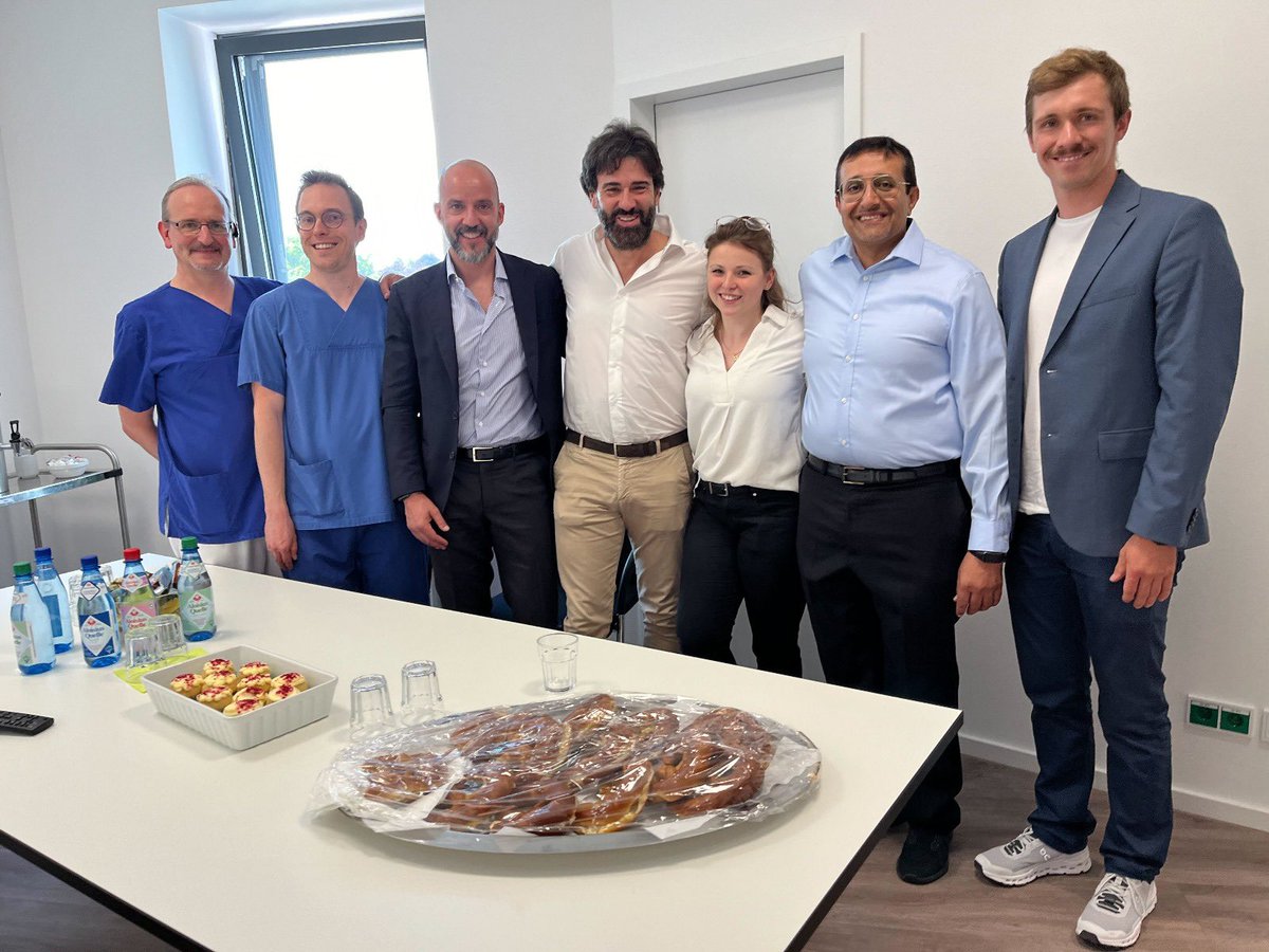 Letzte Woche hatten wir die wundervolle Gelegenheit, das Therapiezentrum Burgau mit internationalen Gästen besuchen zu dürfen, um live die Mobilisierung von schwerbetroffenen Patienten mit unserem Vemotion Systems auf der dortigen IMC zu begleiten.