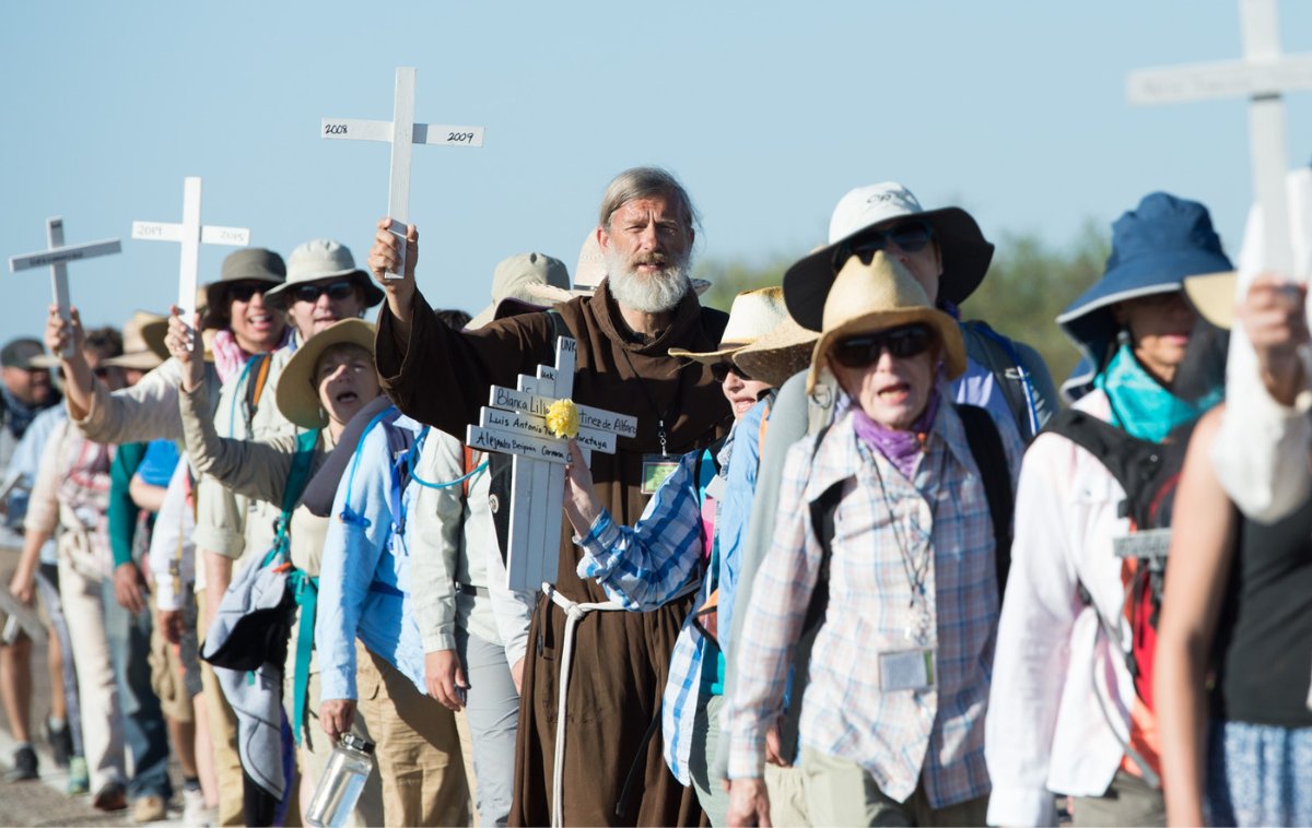 friarsguadalupe's tweet photo. Once migrants arrive at the U.S. border, they are either injured, sick, traumatized or all three. Franciscan friars near the border minister to men, women, and children amid a sojourn for freedom. Read more about their work here: https://t.co/WGDm7o1RGd https://t.co/NK5WPzYAAh