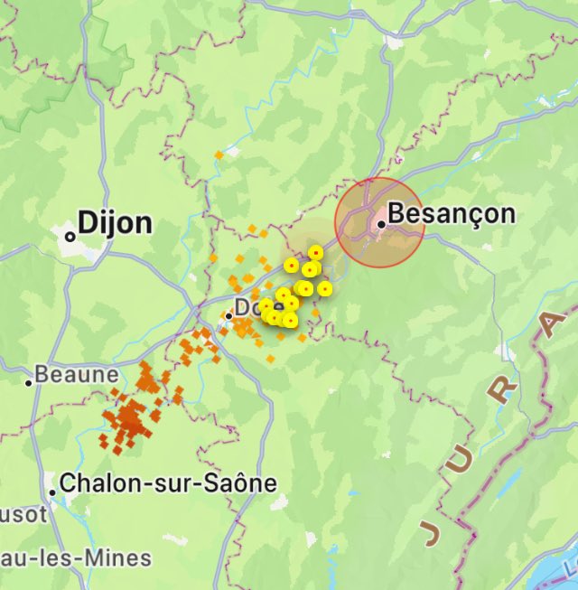 lebisonteint's tweet image. Aux abris ! #besancon