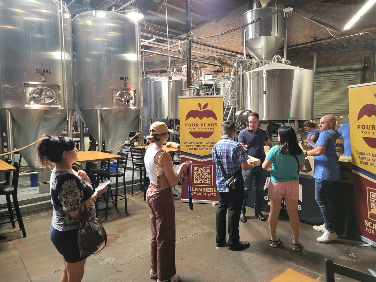 MatthewGress's tweet image. I joined @fourpeaksbrew &amp;amp; @ShawnnaLMBolick to pass out school supplies to Arizona teachers for the upcoming school year. 

Four Peaks For Teachers has supported thousands of teachers in Arizona, Nevada, Utah, &amp;amp; New Mexico for 14 years!

Find out more here: fourpeaksforteachers.org