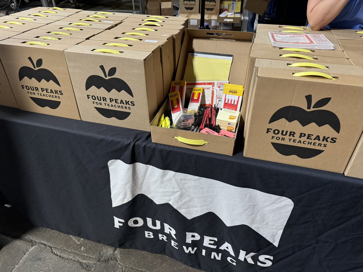 MatthewGress's tweet image. I joined @fourpeaksbrew &amp;amp; @ShawnnaLMBolick to pass out school supplies to Arizona teachers for the upcoming school year. 

Four Peaks For Teachers has supported thousands of teachers in Arizona, Nevada, Utah, &amp;amp; New Mexico for 14 years!

Find out more here: fourpeaksforteachers.org