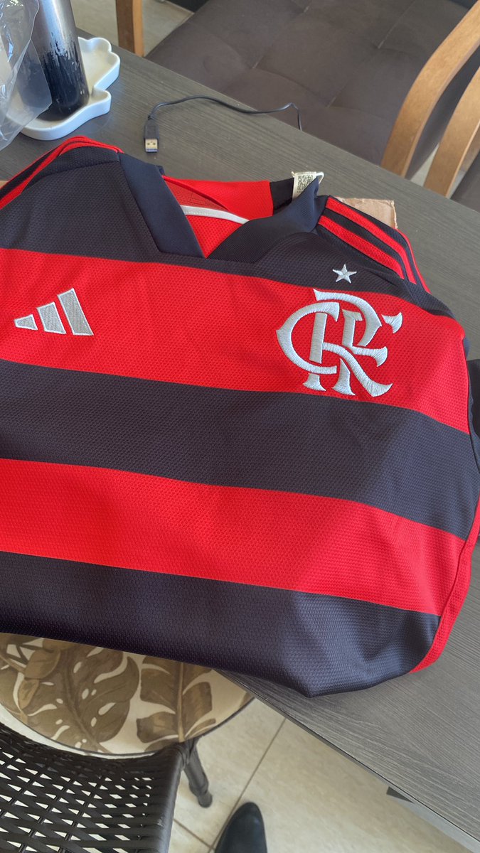amandaelima's tweet photo. Chegou a camiseta! Apesar do atraso, linda Netshoes https://t.co/MxODtEJCxw