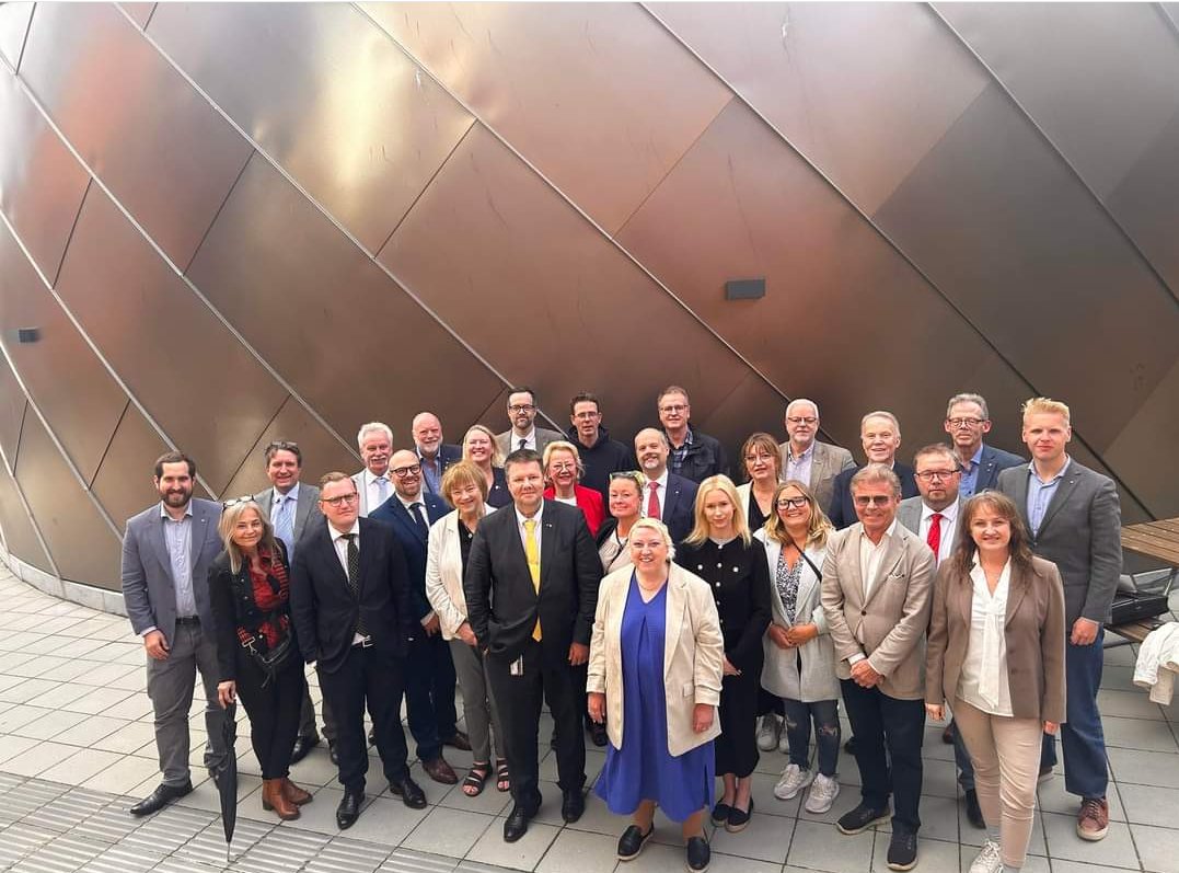MartinaLundqui1's tweet photo. SD REGIONFULLMÄKTIGEGRUPPEN
VÄSTRA GÖTALANDSREGIONEN
Regionfullmäktige VGR VÄNERSBORG 17/ 6 & 18/6 2024
#SD #SD2024 #sdvgr #sverigedemokraterna https://t.co/Z65ZAPdT3N
