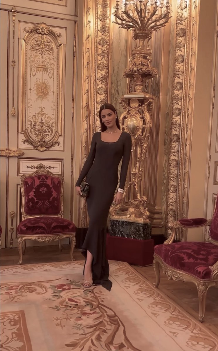 Maria06968307's tweet image. She’s Ariadna y vive en la boca de todos 
She’s iconic 🫶🏼
#AriadnaGutierrez #TeamTierra