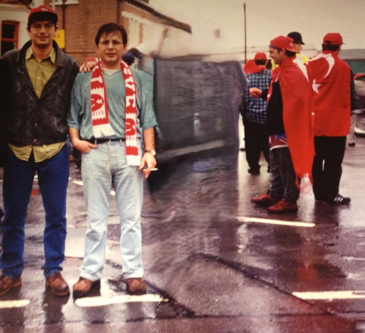 EtemKarakaya's tweet photo. Tebrikler Milli Takım ❤️ 1996 yılında #euro96 ilk kez milli takim doktora yaptigim şehir Nottingham'da oynamıştı ve 1-0 yenilmistik. Bir daha yüzümüz hic gülmemişti. https://t.co/E87pWPwzdA