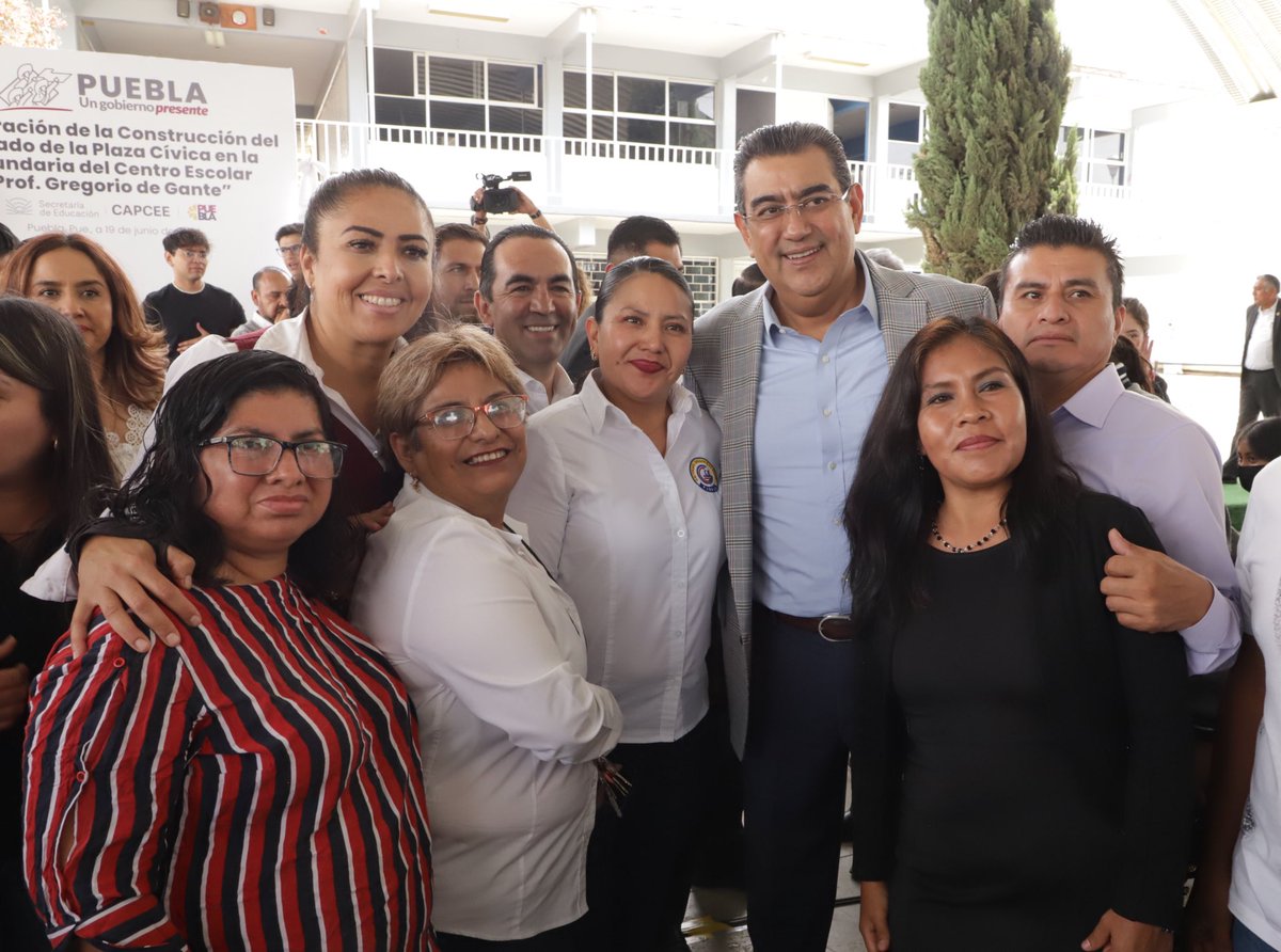 SergioSalomonC's tweet image. Felicidades, hoy estrenan nuevo #techado escolar 🙌🚸

Me dio mucho gusto acompañar a la comunidad estudiantil de la secundaria “Prof. Gregorio de Gante” y traerles esta buena noticia.

Sigamos haciendo equipo, padres de familia, alumnos, maestras y maestros, pensando siempre en