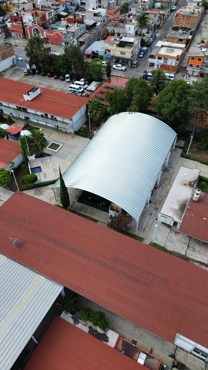 SergioSalomonC's tweet image. Felicidades, hoy estrenan nuevo #techado escolar 🙌🚸

Me dio mucho gusto acompañar a la comunidad estudiantil de la secundaria “Prof. Gregorio de Gante” y traerles esta buena noticia.

Sigamos haciendo equipo, padres de familia, alumnos, maestras y maestros, pensando siempre en