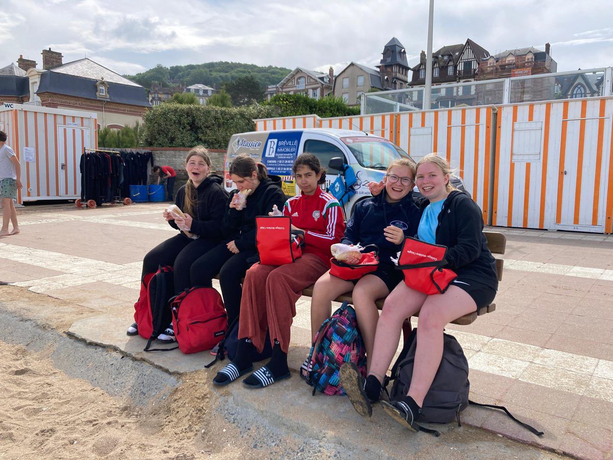 Collège Molière tweet media