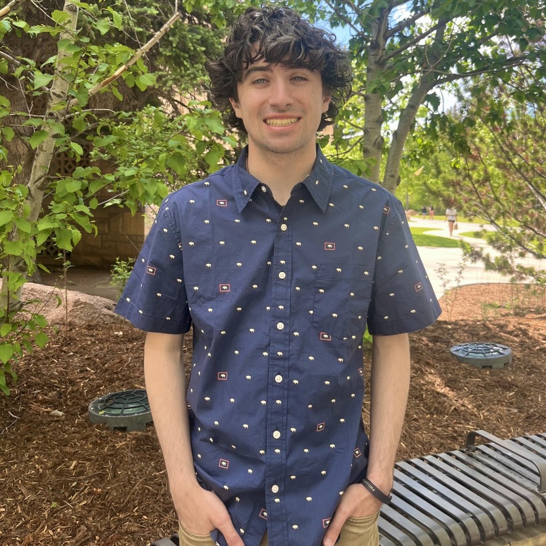 Show your love for the Cowboy State with this stylish and comfortable short-sleeved button-down! Made from high-quality, breathable fabric, the classic button-down style ensures it can be dressed up or down to suit any occasion. Shop now 👉 rpb.li/xJtB