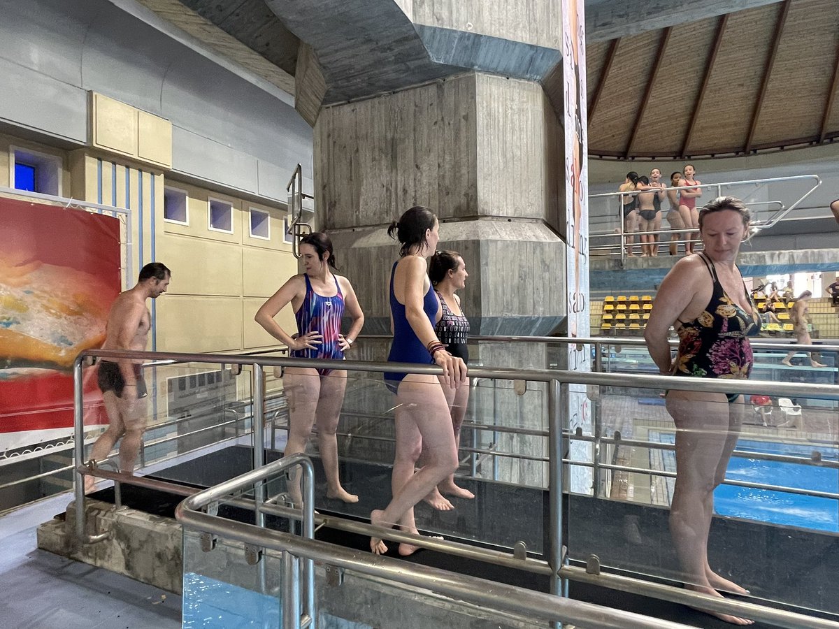 Se termina esta temporada  23-24 y que mejor manera que hacer la despedida junto con los papis.  Han sido valientes pero se han dado cuenta que desde la grada  se ve de otra forma y mañana igual pero con los mas pequeños 👏🏼👏🏼👏🏼