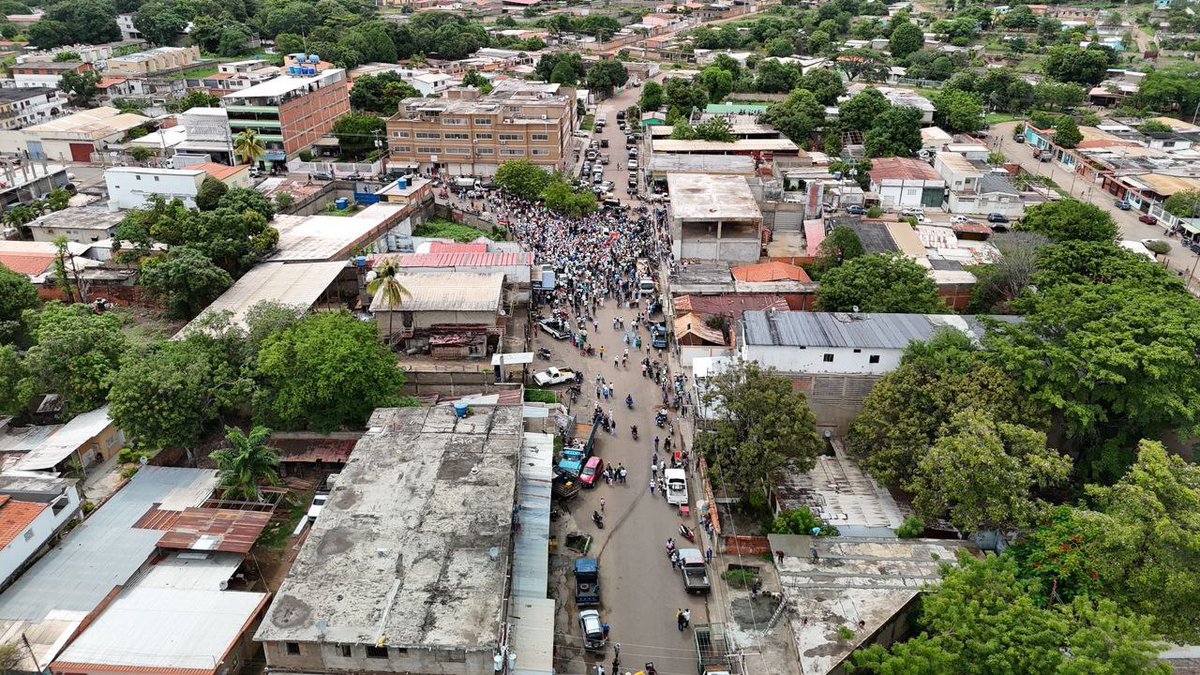 Asi se desbordan las calles de #guarico para recibir a nuestra embajadora que esta en busca de la #libertad #mariacorina