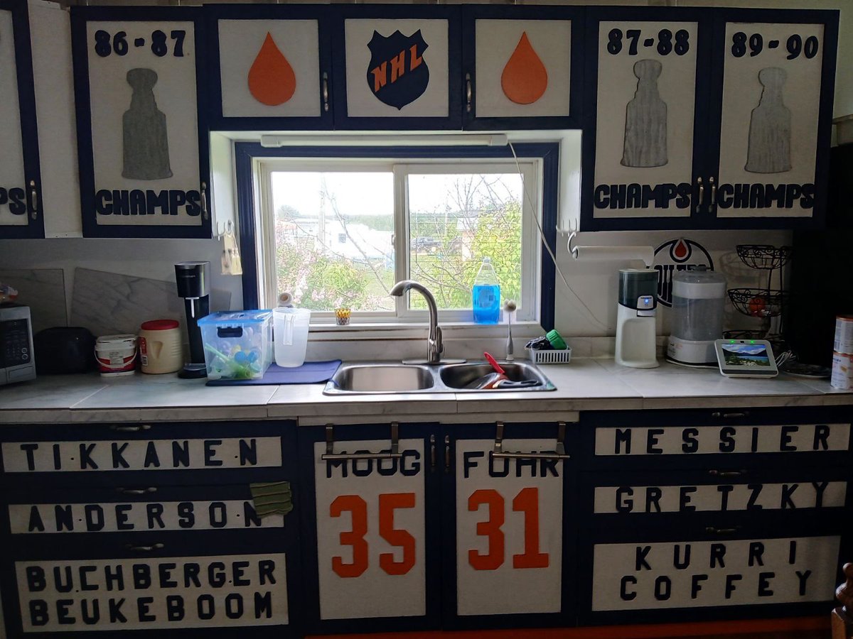 fishtheNorth's tweet photo. @staceybrotzel trying to submit a pic for your Oilers contest from a work colleague in Wabasca. The email from @630CHED sent two hours ago says to submit an oilers creation. However clicking the link says “contest over”. The paint is permanent. Plz advise #oilers https://t.co/HeITUSbz5J