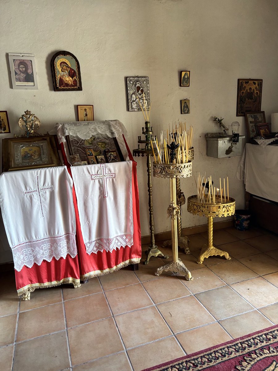 JanNewell6's tweet image. A beautiful church in rural mainland Greece. Open every day for people to come and pray and light candles for their loved ones.