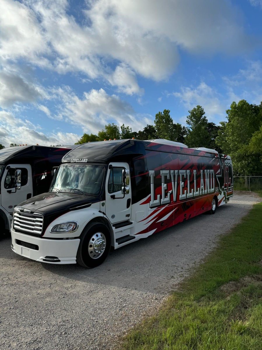 TTUPezidente's tweet photo. I’m not sure how much of a hand @CoachLLeong had in making these a reality out in #Levelland, but kudos to him and the administration for getting such nice buses for students to travel in for academics and athletics. https://t.co/3THHoVNRyM