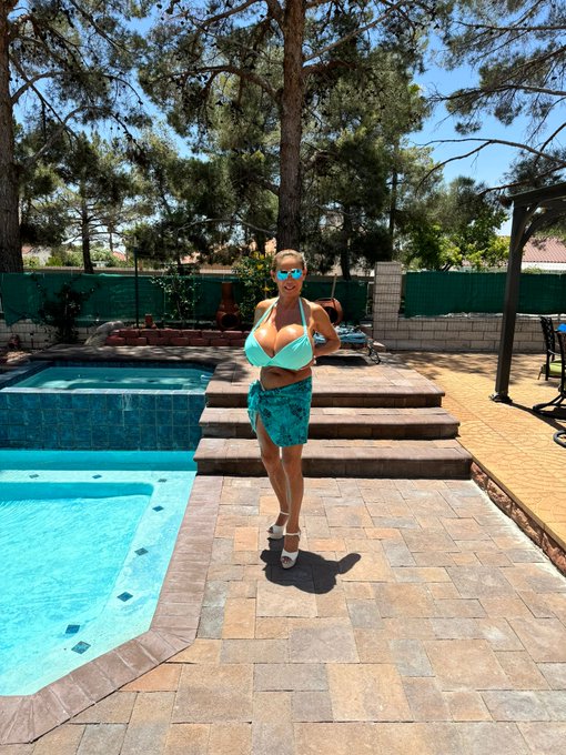 Another day in my pool. Email me for booking, pics, video chat or just to chat. minkavip@gmail.com https://t