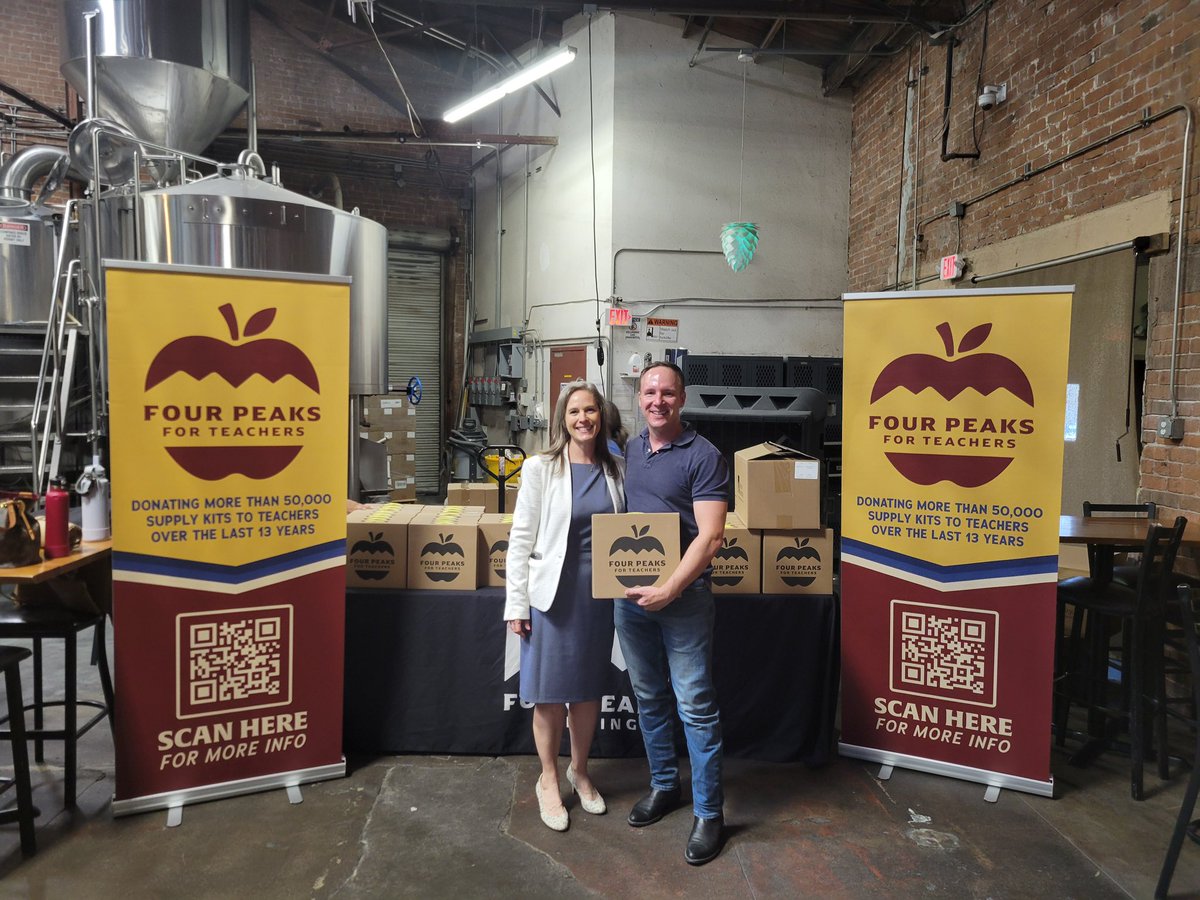 ShawnnaLMBolick's tweet image. It was a pleasure to be invited by @fourpeaksbrew to pass out school supply kits to our state’s teachers for the upcoming school year. I joined AZ Rep. @MatthewGress in this endeavor. 🙌🏻

Four Peaks For Teachers has supported thousands of teachers in Arizona, Nevada, Utah, &amp;amp; New…