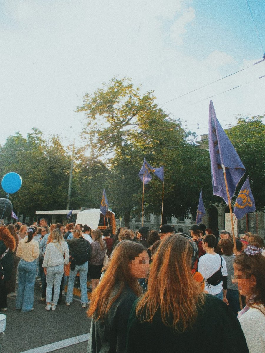 Eindrücke vom 14. Juni in Winterthur.

Feminismus isch e Klassefrag, zäme kämpfe Tag für Tag!
#14juni #winterthur