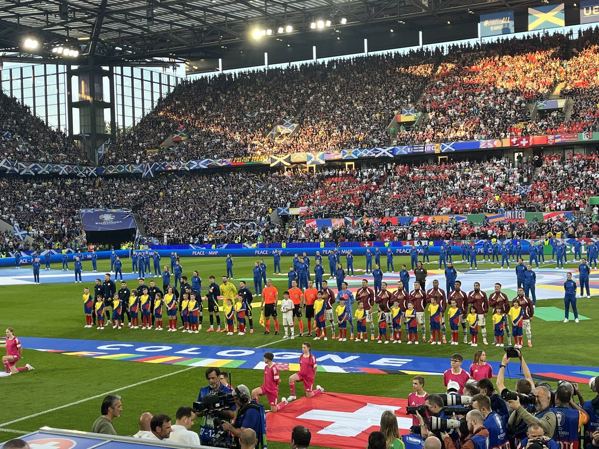 HSionis's tweet image. Bon match nul pour la Suisse face une Ecosse qui l’a bougée. Encore une entrée intéressante de Vincent Sierro, capitaine du @ToulouseFC, devant ses supporters. Grosse ambiance dans les tribunes. #SCOSUI #EURo2024