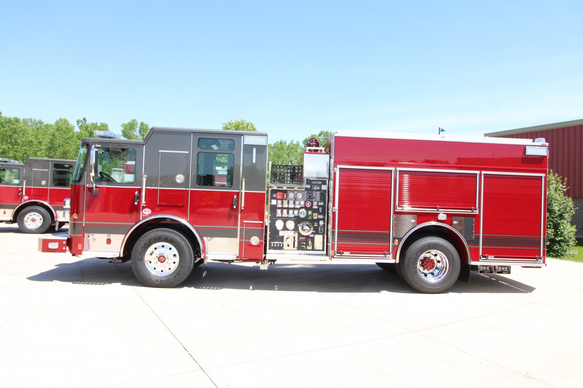 SiddonsMartin's tweet photo. Two #PierceEnforcer Pumpers are ready to serve Rio Rancho, New Mexico! Thank you Rio Rancho FD for continually trusting Pierce and Siddons-Martin Emergency Group to deliver the most dependable rigs for your fleet. #FirefightersChoosePierce #PierceFleet https://t.co/gYGF3eBCYl