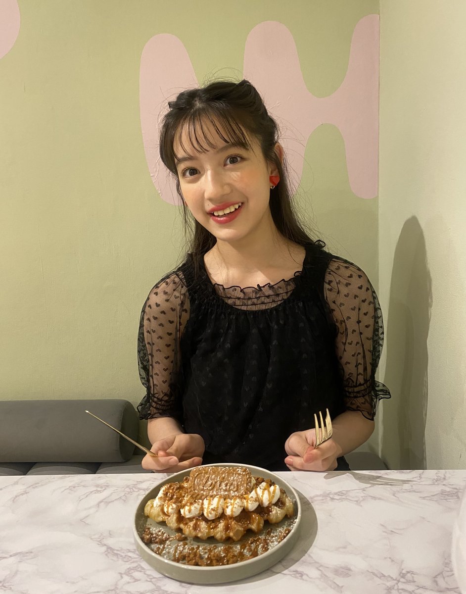 nicopuchi_info's tweet photo. ／
【東京にある韓国カフェ特集♡】
いま話題の「クロッフル」をプチ㋲がリポート🧇🩷✨
＼

表参道にあるcafe486にスイコが行ってきたよ😋パステルカラーの店内と、おいしいスイーツをたっぷりレポート🩵🌟

#cafe486 #韓国カフェ #クロッフル #川瀬翠子 #ニコプチ
https://t.co/8Akqnqzzzz https://t.co/0vCJRlK8gr
