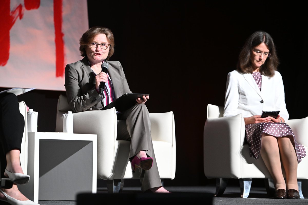 There were six plenaries, each featuring experts taking the stage. Panels of top experts from distant locations and a variety of backgrounds presided in front of an audience from institutions all over the world. #UR24