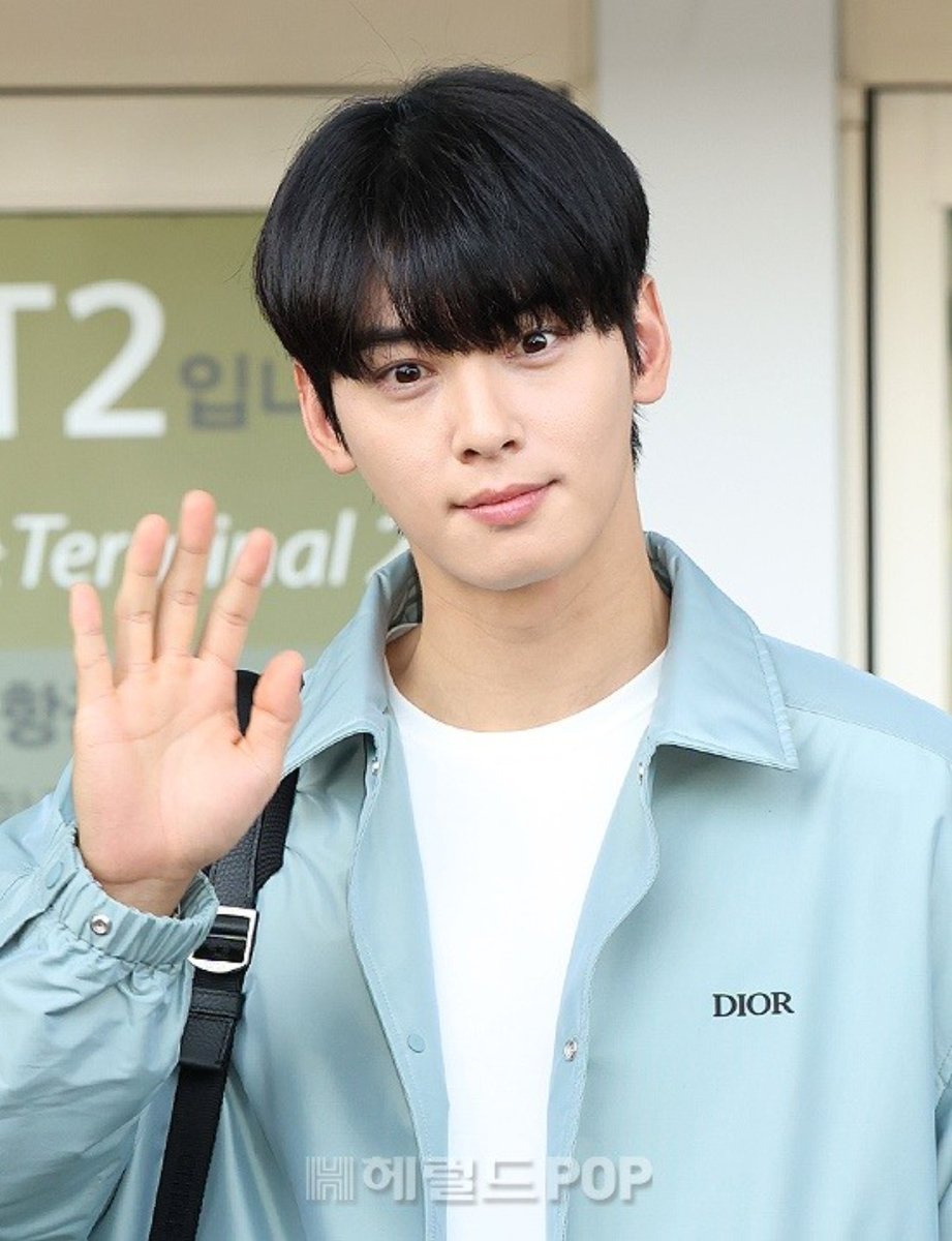 Kkorepo's tweet photo. 【フォト / 動画】「#ASTRO」#チャウヌ、片っぽハートにキュンキュン
https://t.co/Q8dDLTGw8f https://t.co/DQoqv17mCX