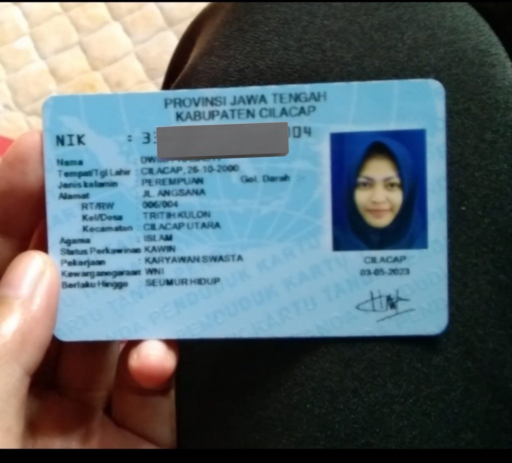 dyino00's tweet photo. Help RT‼️SCAMMER PENIPU 

Bawa Kabur Uang pokok 3,5JT
DWIKI PRASASTI istri dari GUSNUH DWI FEBRIANTO
https://t.co/KhQgaAdzqQ 
https://t.co/QNa7FZPrd9
Cilacap Utara l Angsana 06/04 Tritih Kulon 
Asisten Farmasi di Superglow Cilacap @superglowclinic @UnivTerbuka
 #scammer #zonauang https://t.co/HCqpUGESID